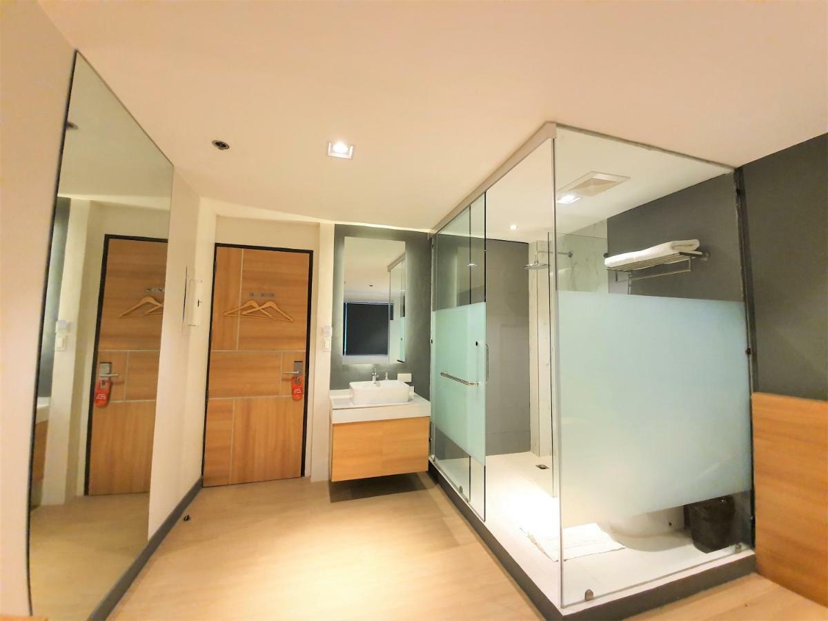 The Upperroom @ Real Suites Bacolod Dış mekan fotoğraf
