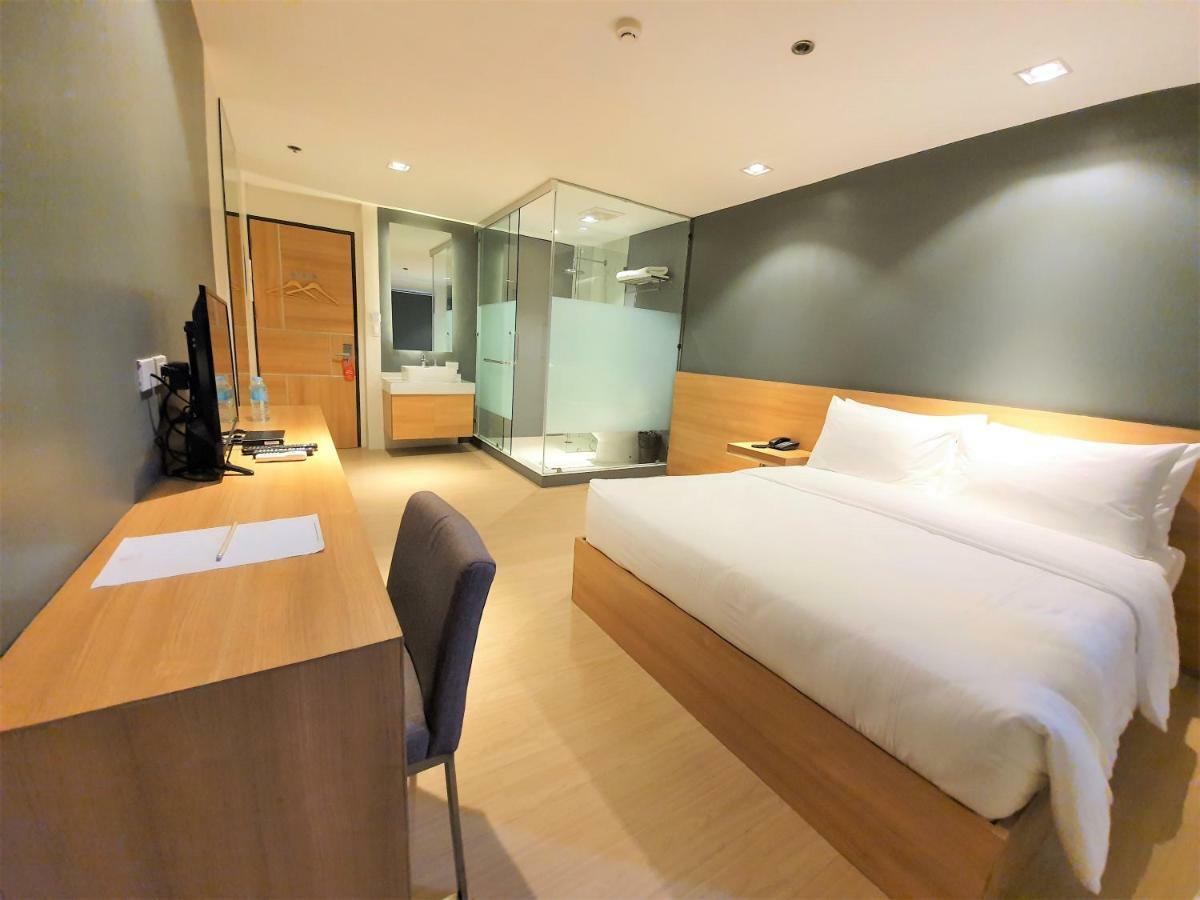 The Upperroom @ Real Suites Bacolod Dış mekan fotoğraf