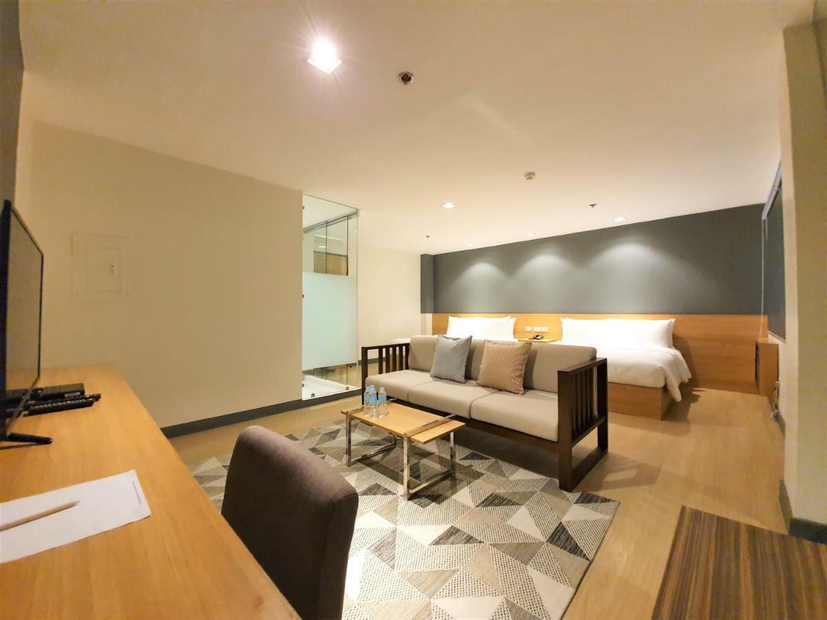 The Upperroom @ Real Suites Bacolod Dış mekan fotoğraf