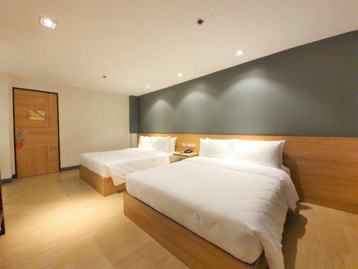 The Upperroom @ Real Suites Bacolod Dış mekan fotoğraf