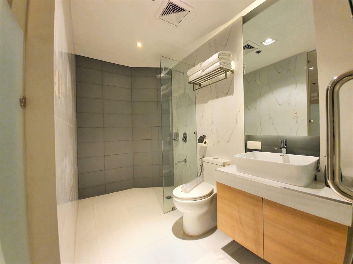 The Upperroom @ Real Suites Bacolod Dış mekan fotoğraf