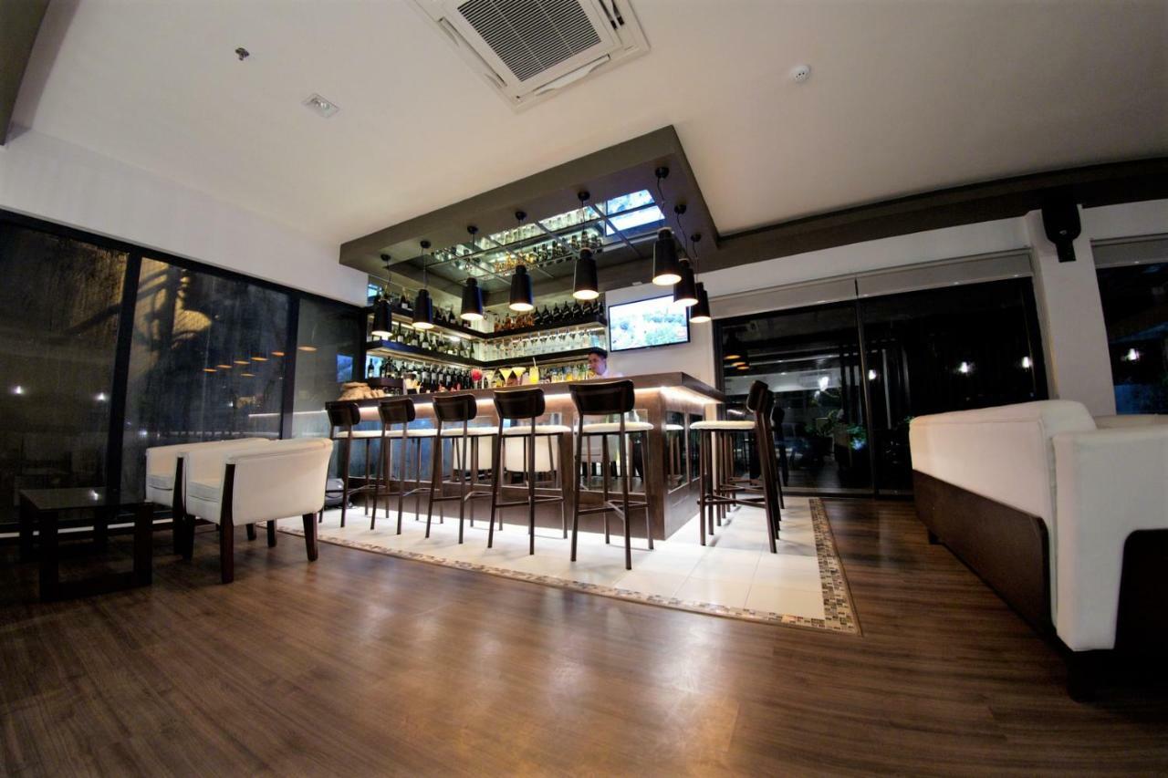 The Upperroom @ Real Suites Bacolod Dış mekan fotoğraf